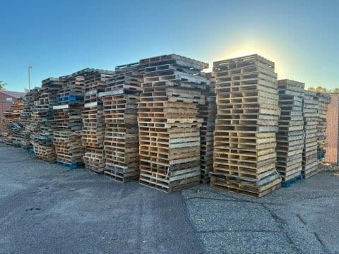 800+ Pallets Various Sizes And Conditions