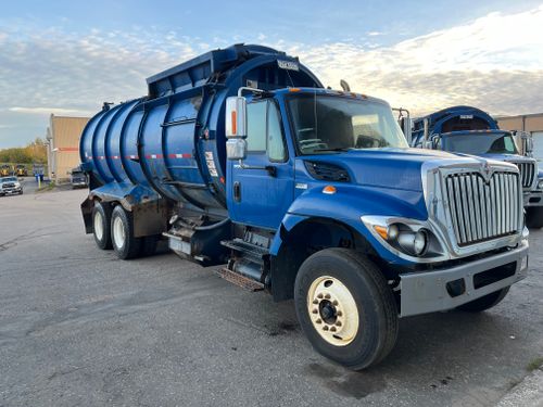 2015 International 7400 Heil Garbage Truck