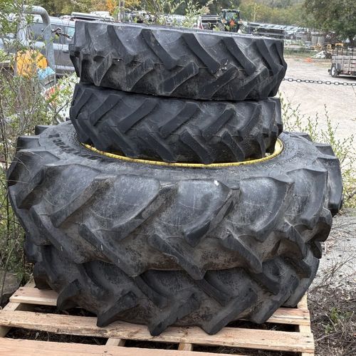 2016-17 John Deere Galaxy Agritrac Ii Tractor Tires (R3b4fy27)