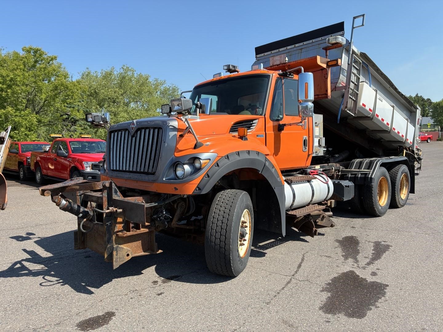 2013 IH 7600 TANDEM PLOW TRUCK CHASSIS W/ENGINE BRAKE