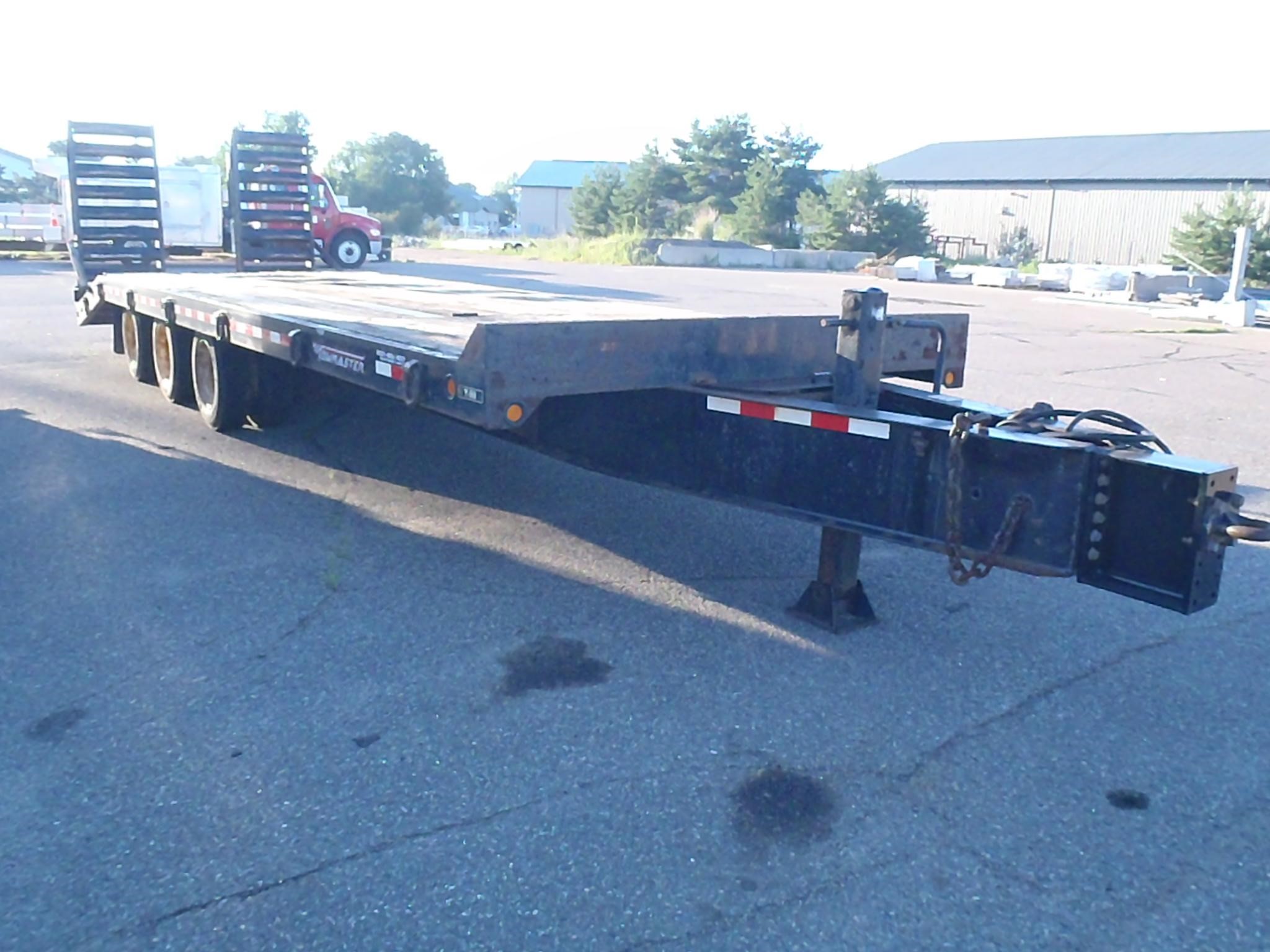 2011 TOWMASTER T-50 28' TRIPLE AXLE DECK-OVER TRAILER