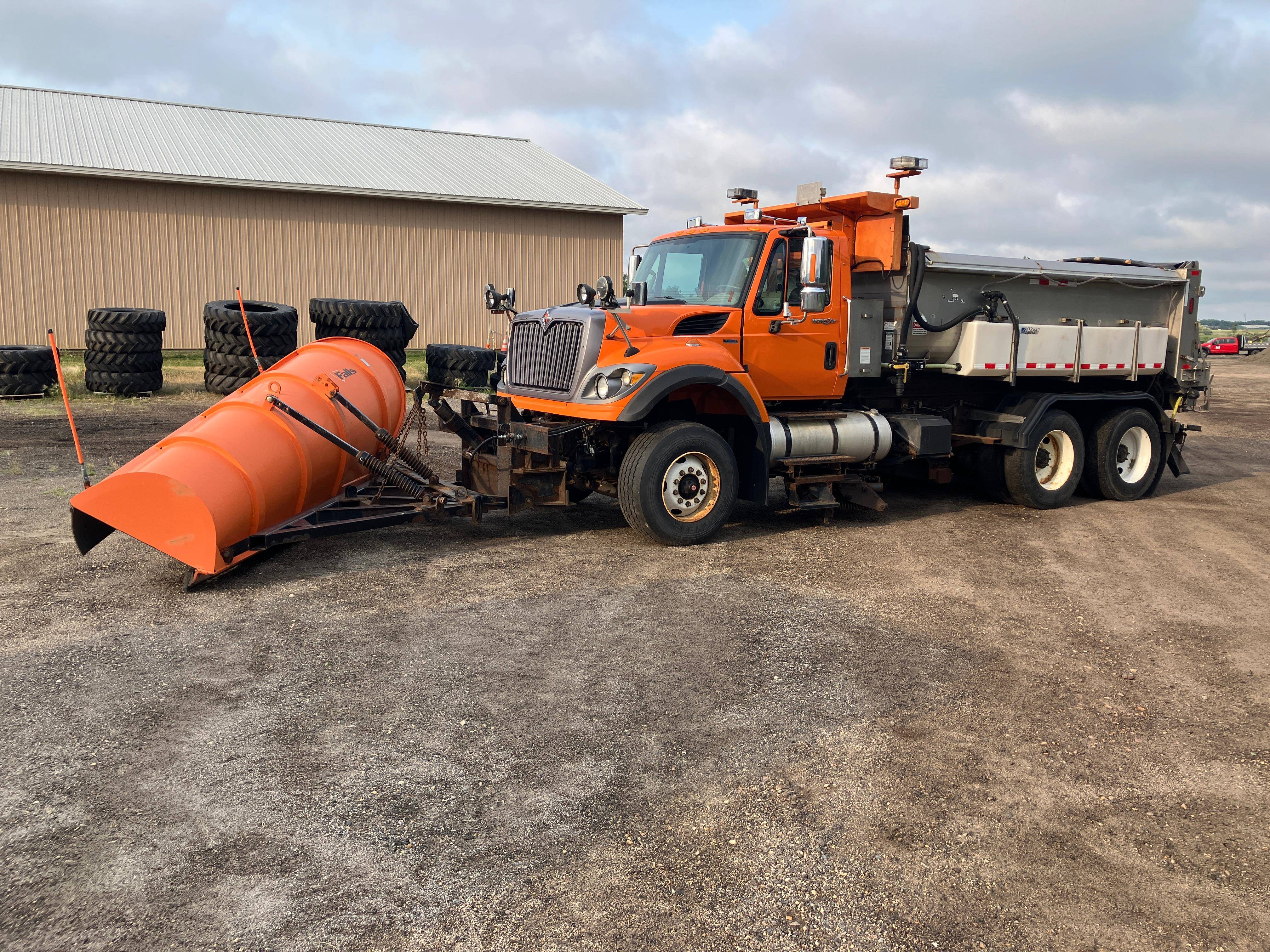 2011 IH 7600 TANDEM PLOW TRUCK CHASSIS