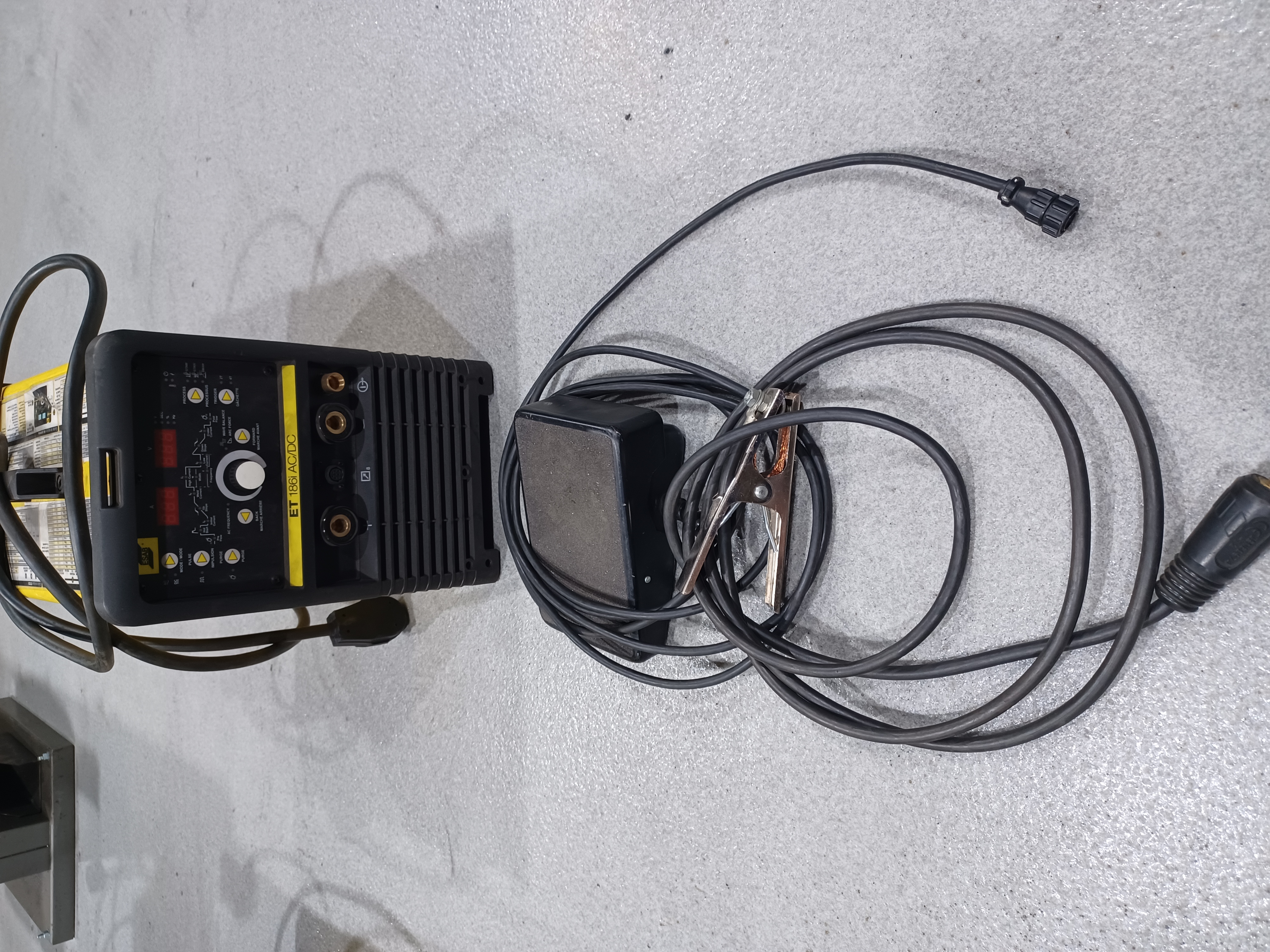 ESAB 186I AC/DC TIG INVERTER WELDER - NO TORCH