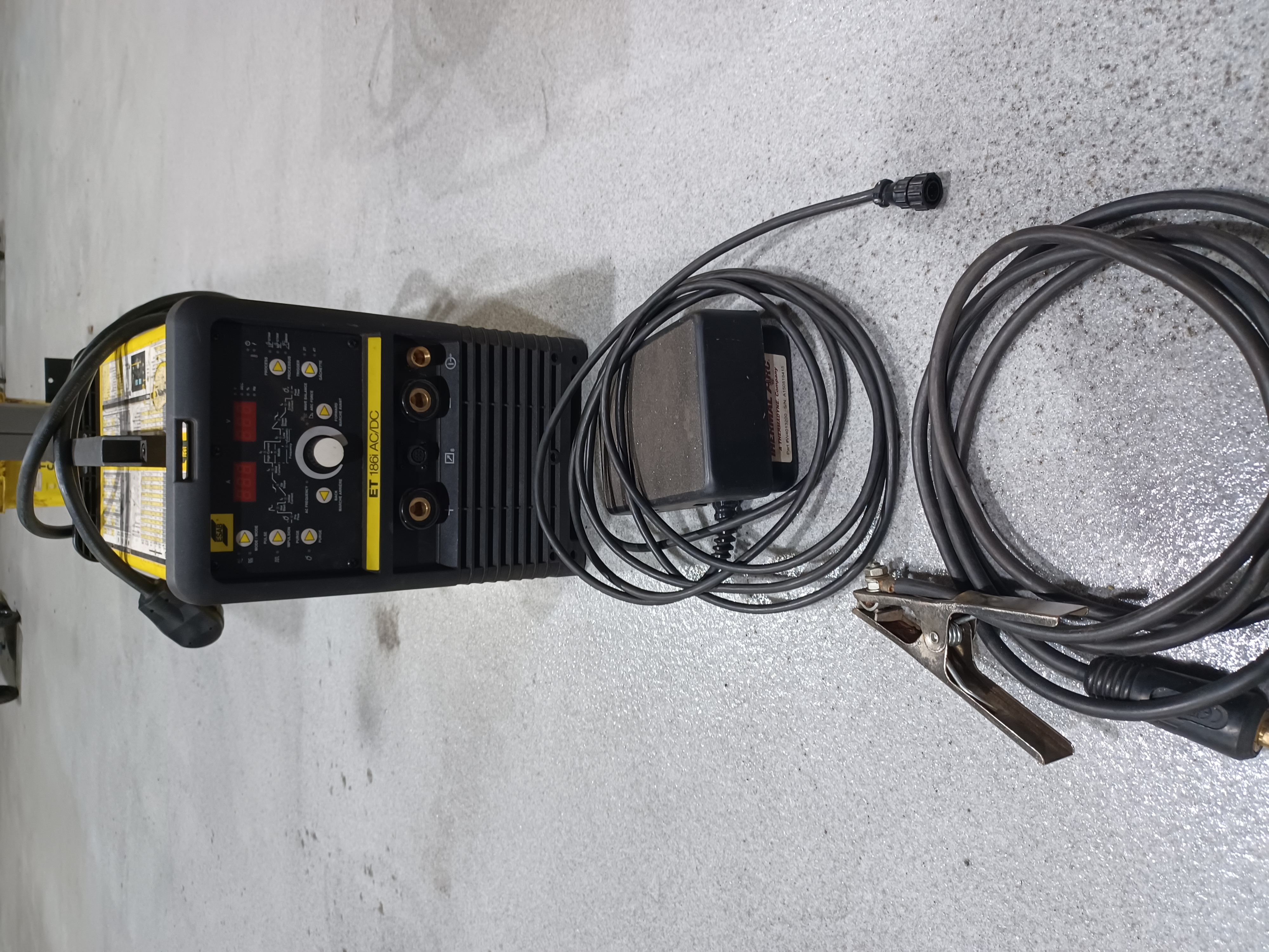 ESAB 186I AC/DC TIG INVERTER WELDER - NO TORCH