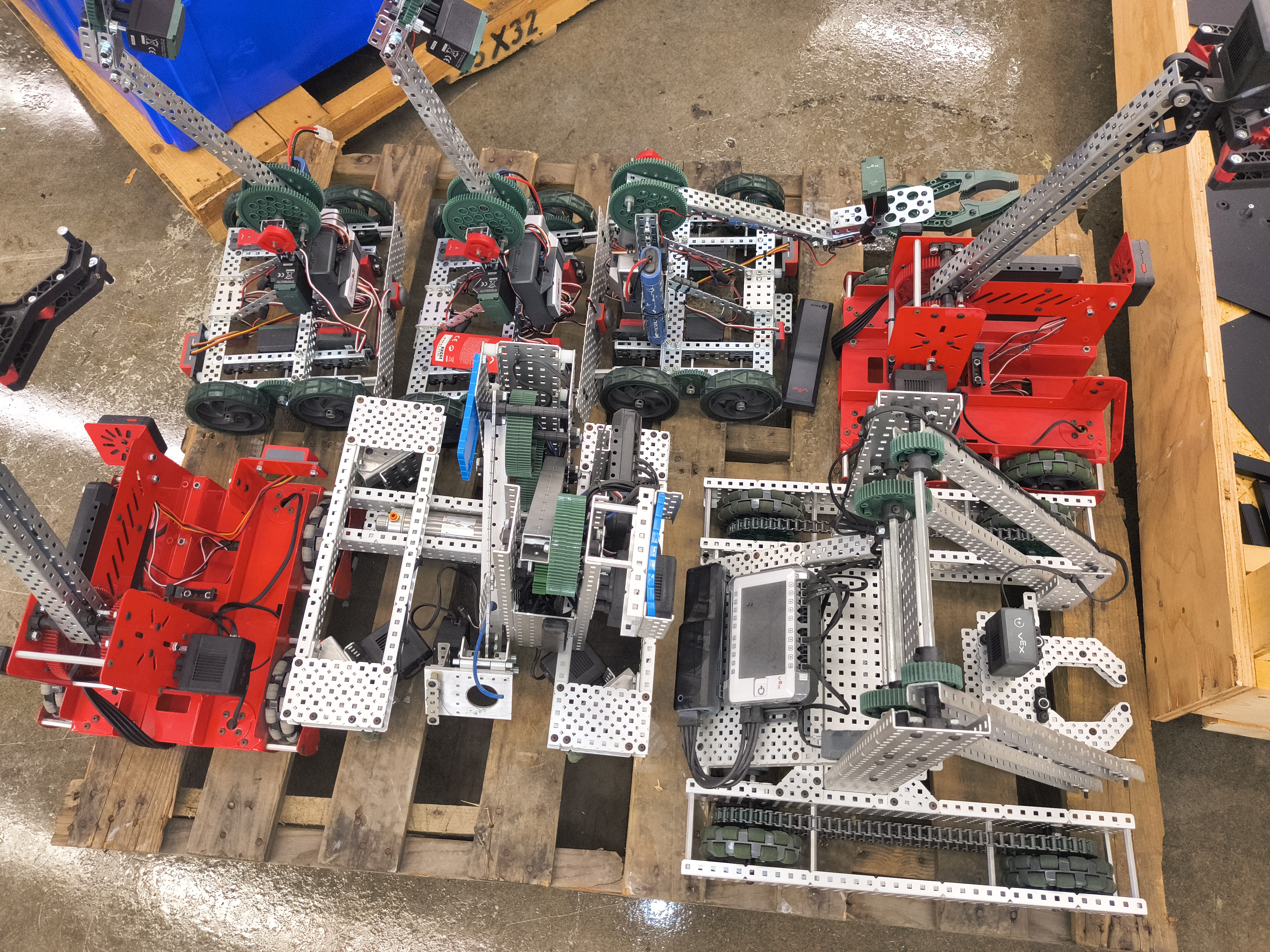VEX ROBOTICS COMPETITION FIELD SET-UP + ROBOTS