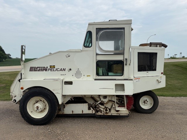 1996 ELGIN PELICAN STREET SWEEPER
