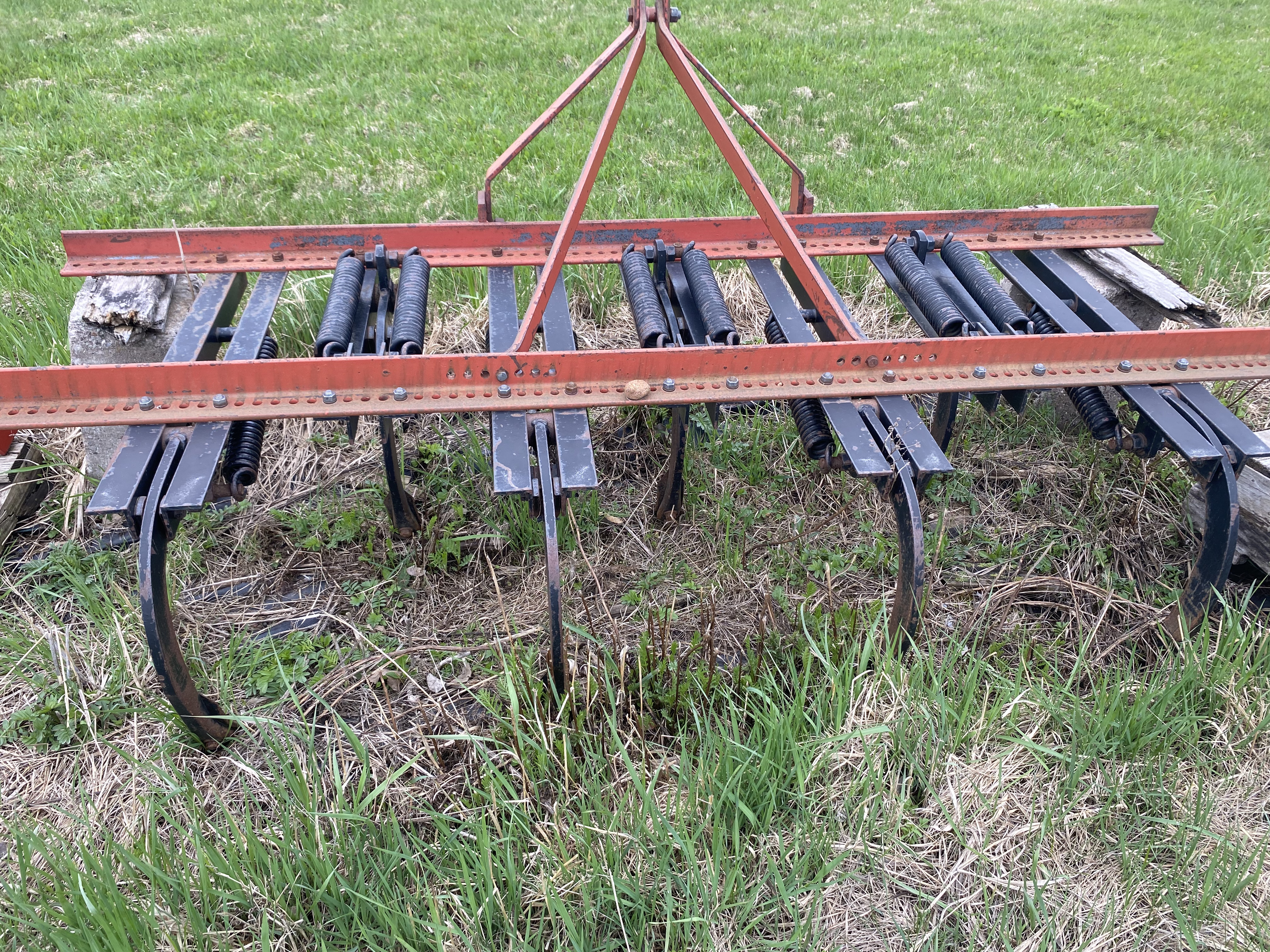 C.H.E. INC CHISEL PLOW CULTIVATOR