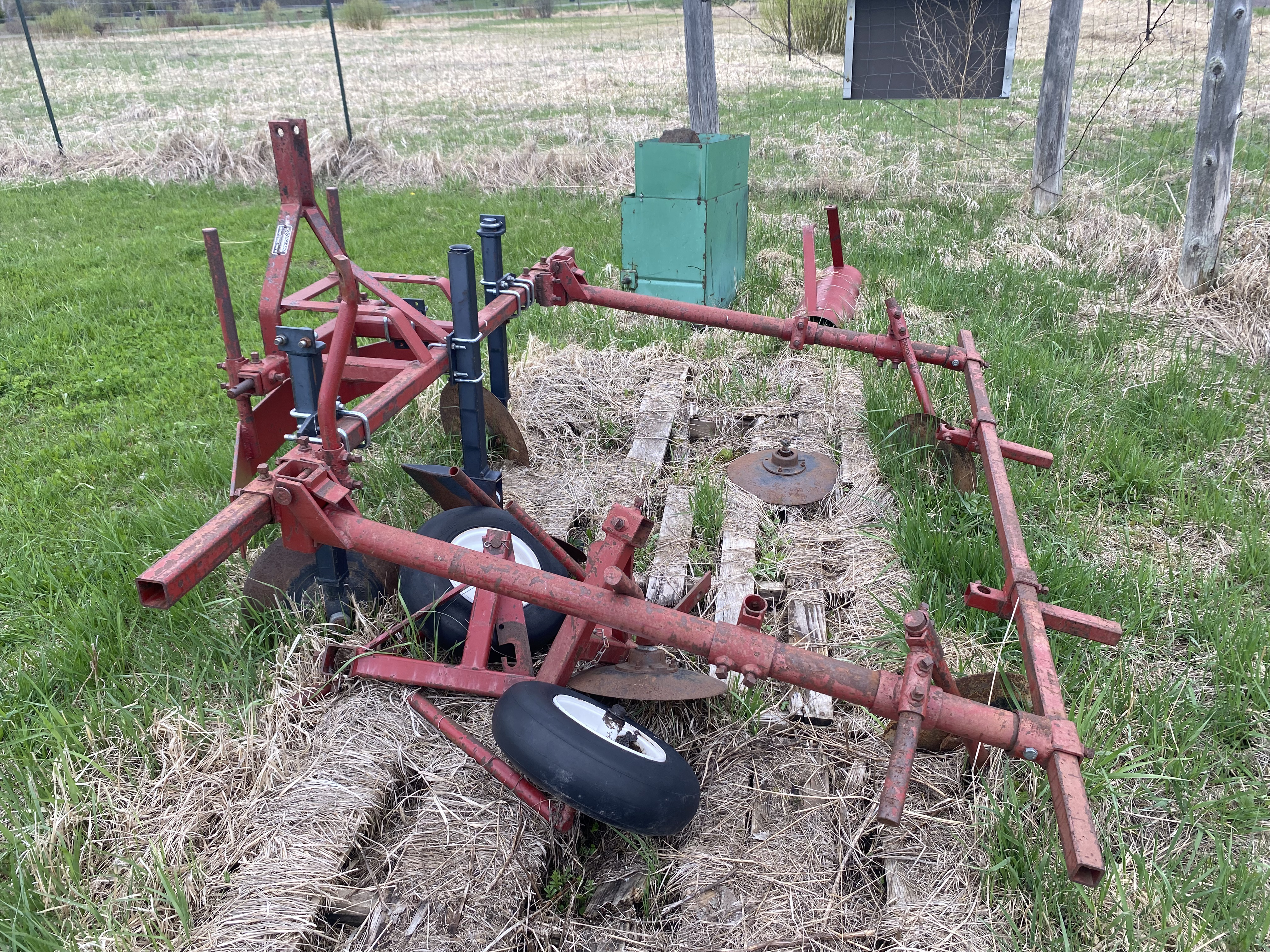 HOLLAND TRANSPLANTER 1275 MULCH LAYER