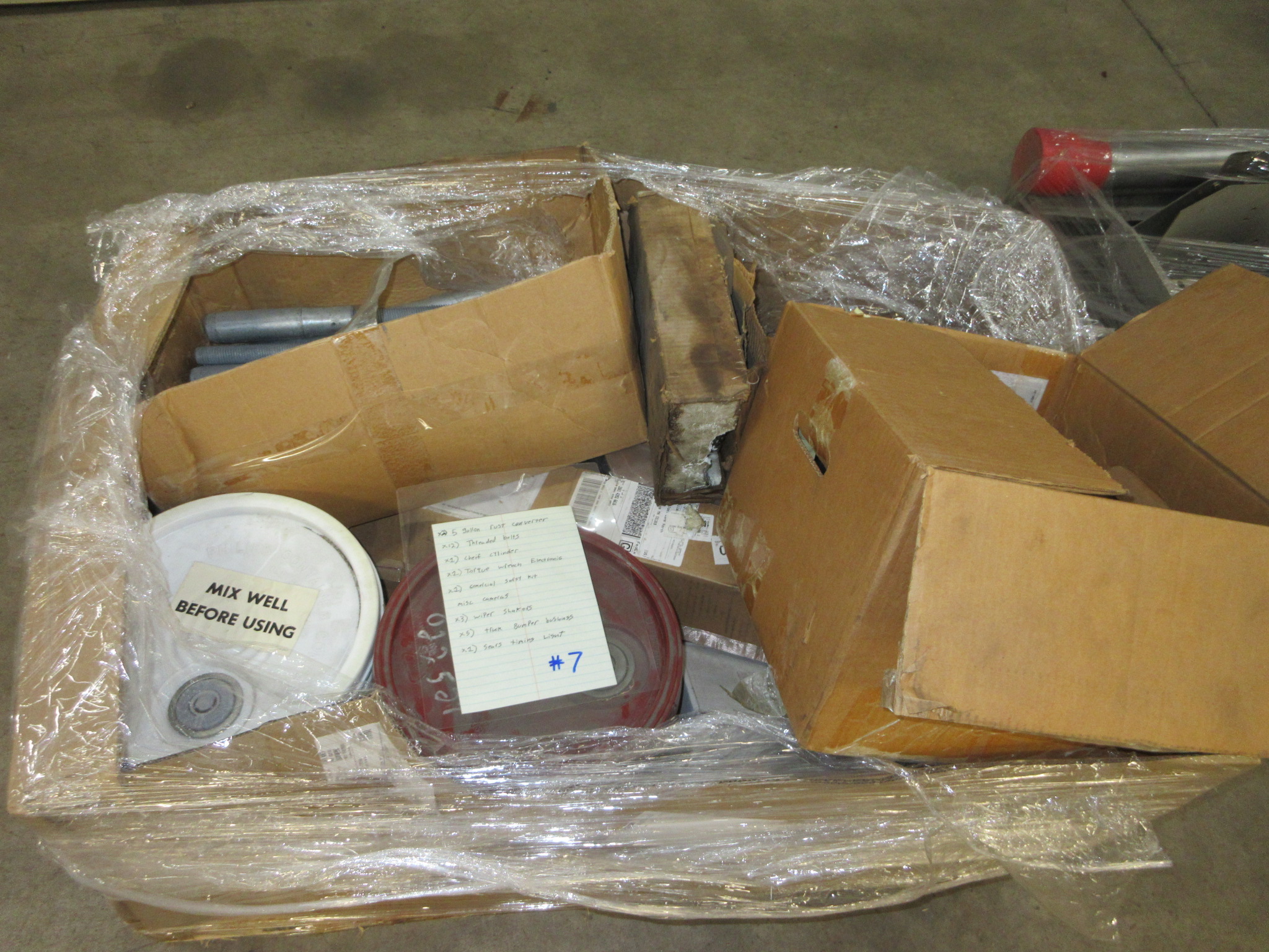 PALLET OF MISC TRUCK PARTS