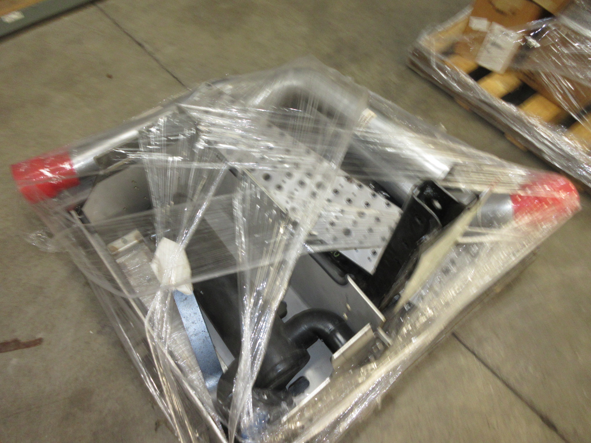 PALLET OF MISC TRUCK PARTS