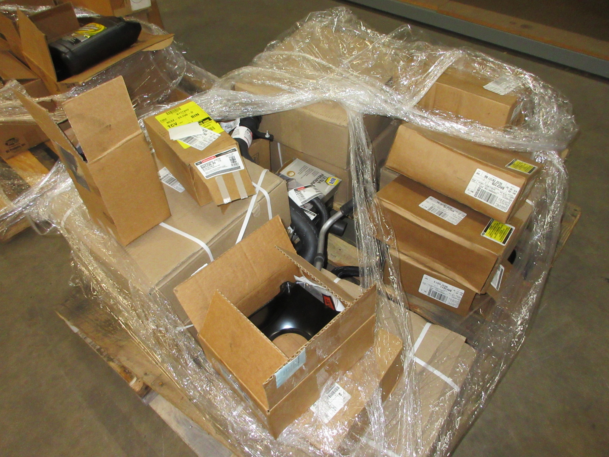 PALLET OF BRAKES AND MISC. PARTS FOR F450 & F550