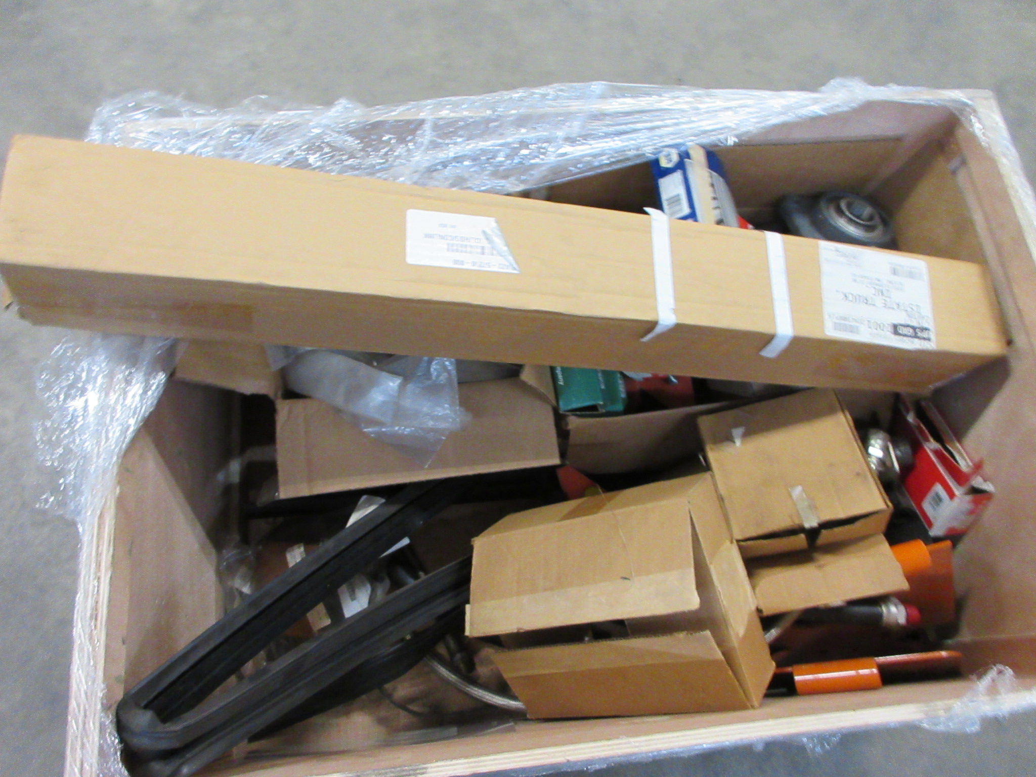 PALLET OF MISC. TRUCK AND TRAILER PARTS