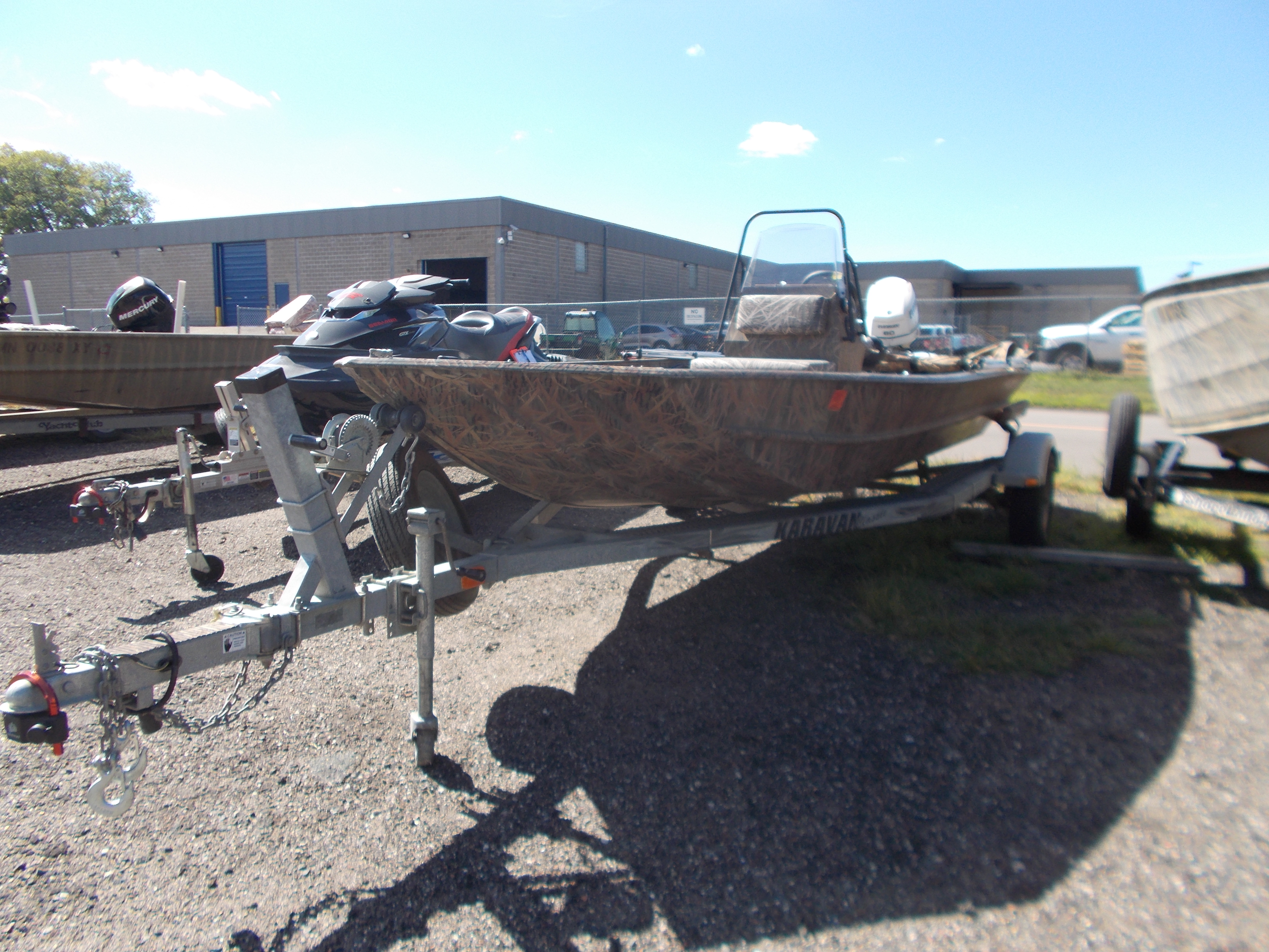 2004 KARAVAN, W/2005 LOWE 17FT ALUM PWR BOAT, & 2012 EVINRUDE 60HP O/B MOTOR