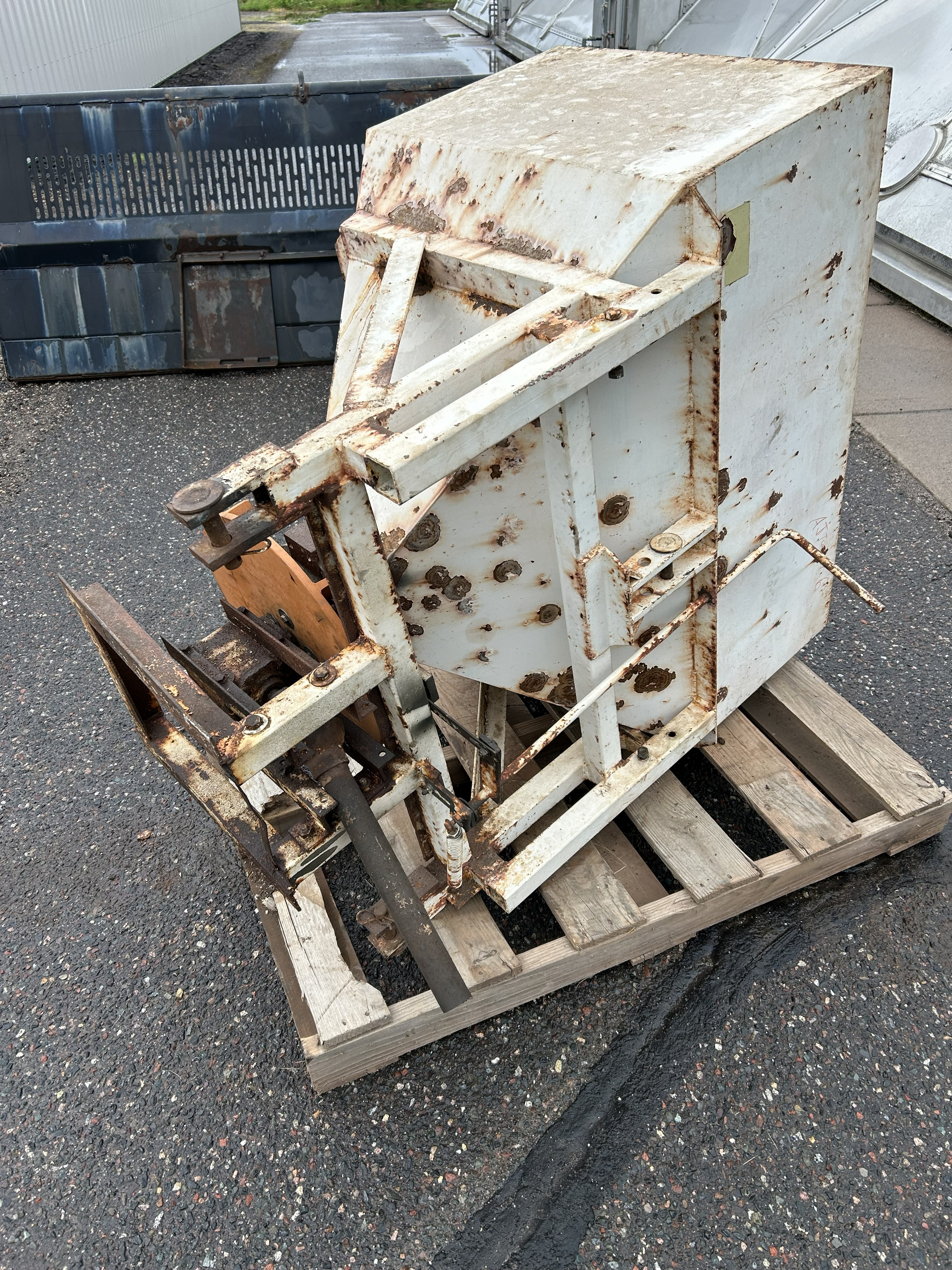 3 POINT MOUNTED FERTILIZER SPREADER